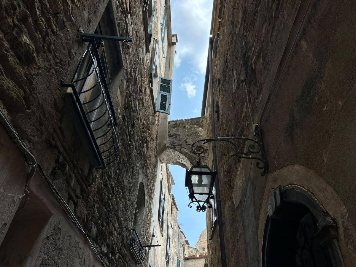 مبيت وإفطار شيرفو La Finestra Sul Borgo المظهر الخارجي الصورة