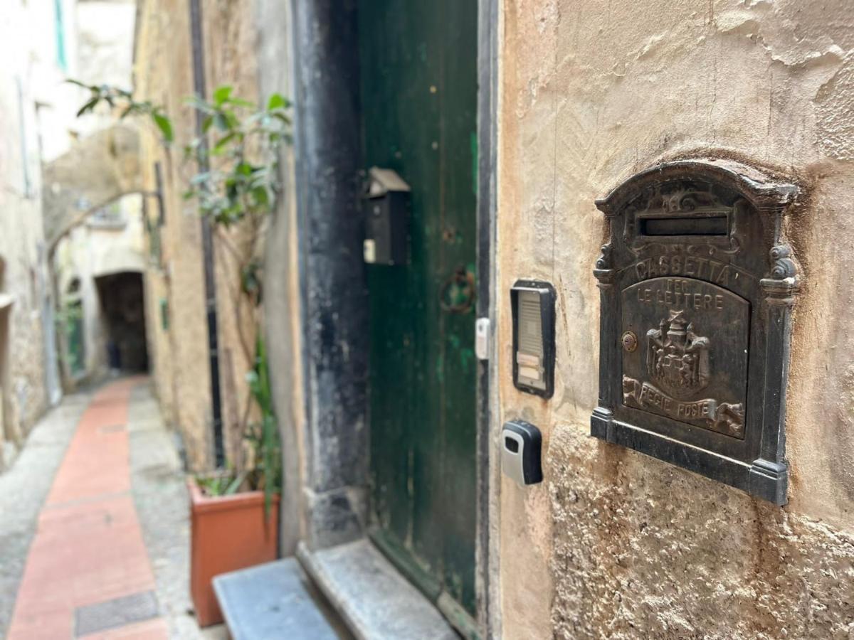 مبيت وإفطار شيرفو La Finestra Sul Borgo المظهر الخارجي الصورة