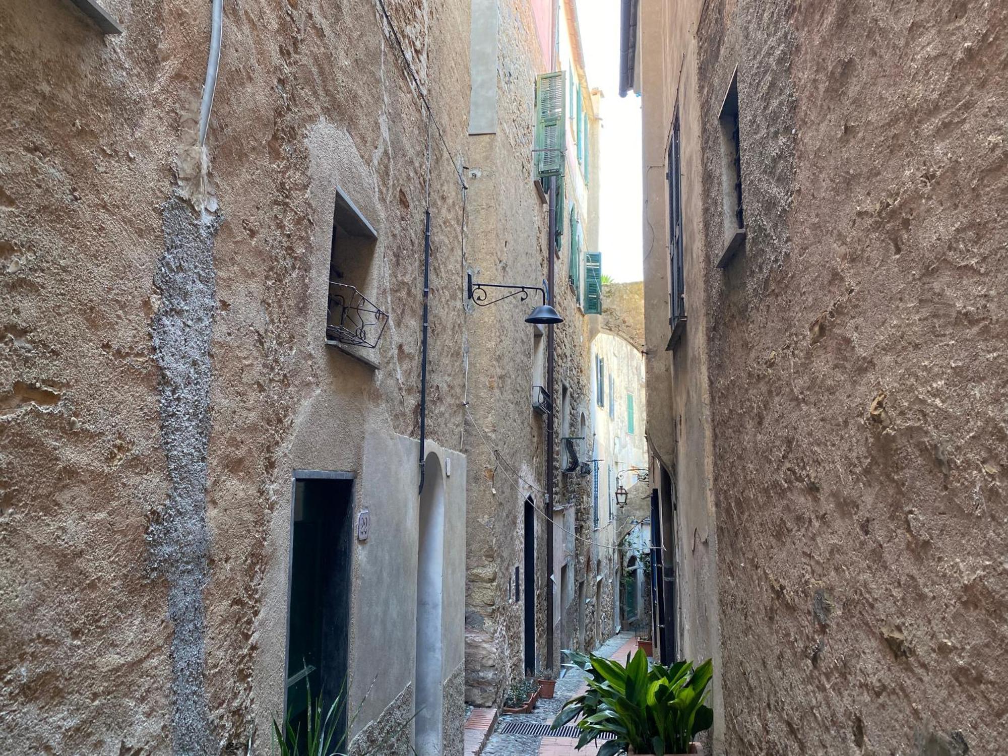 مبيت وإفطار شيرفو La Finestra Sul Borgo المظهر الخارجي الصورة