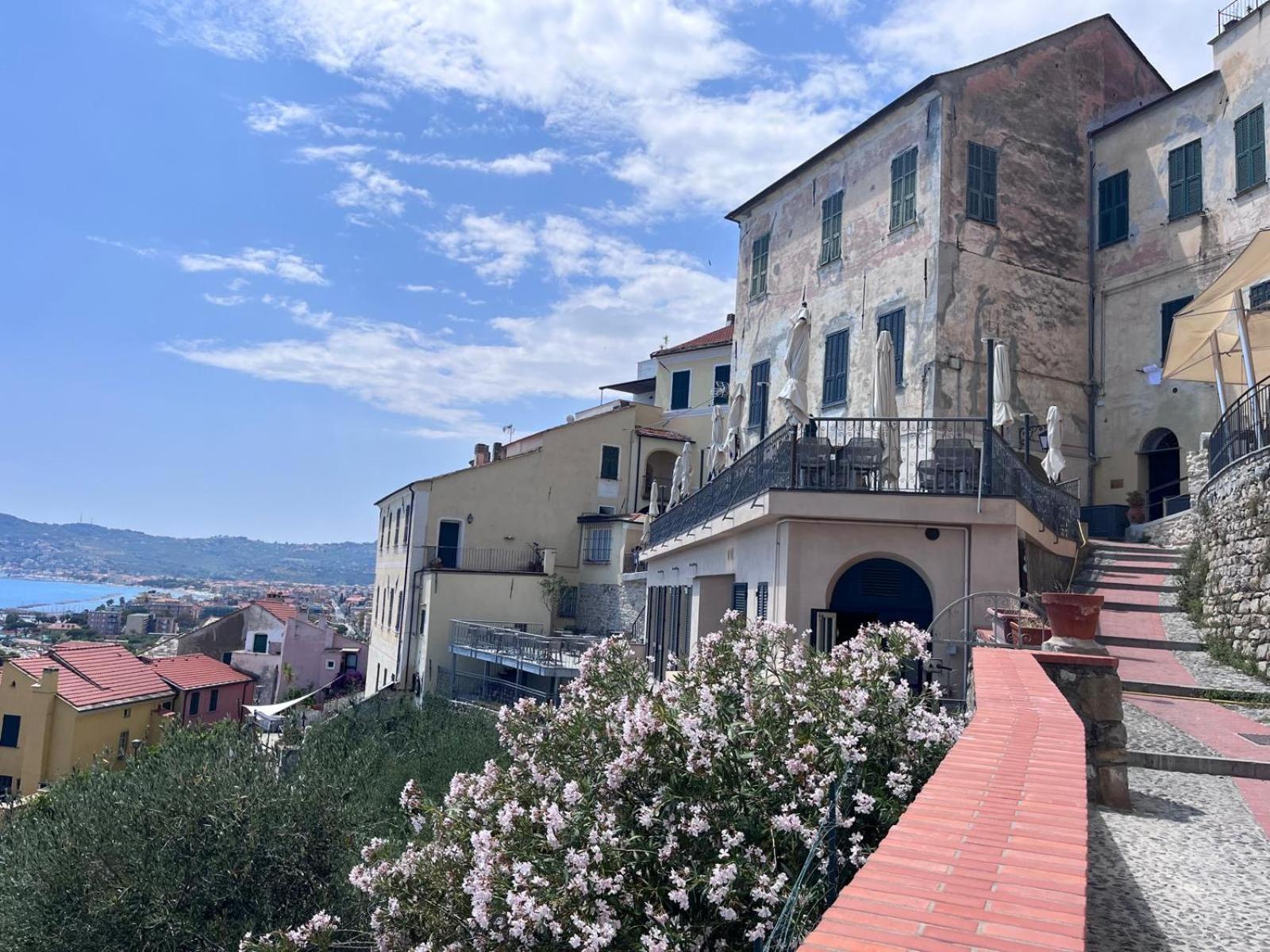مبيت وإفطار شيرفو La Finestra Sul Borgo المظهر الخارجي الصورة