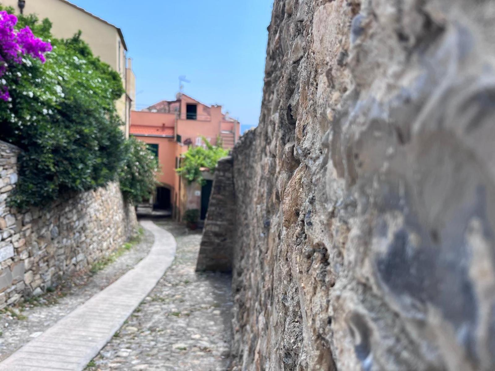 مبيت وإفطار شيرفو La Finestra Sul Borgo المظهر الخارجي الصورة