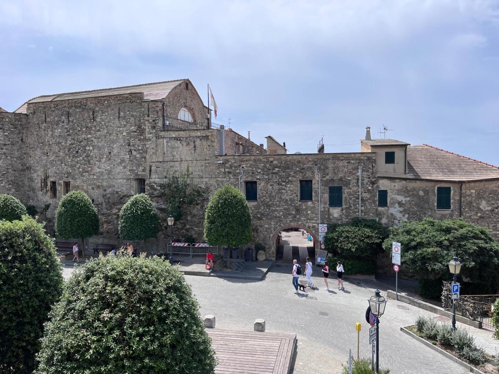 مبيت وإفطار شيرفو La Finestra Sul Borgo المظهر الخارجي الصورة